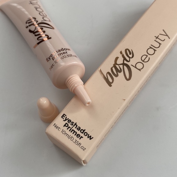 CLOSET CLEANOUT — 4 / $20 ON THIS ITEM - Picture 2 of 3